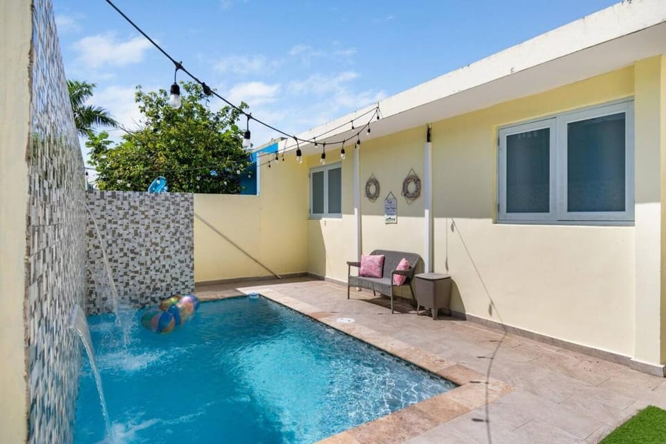 Family Home 4 BR Near to the Airport Pool Apartment in Carolina