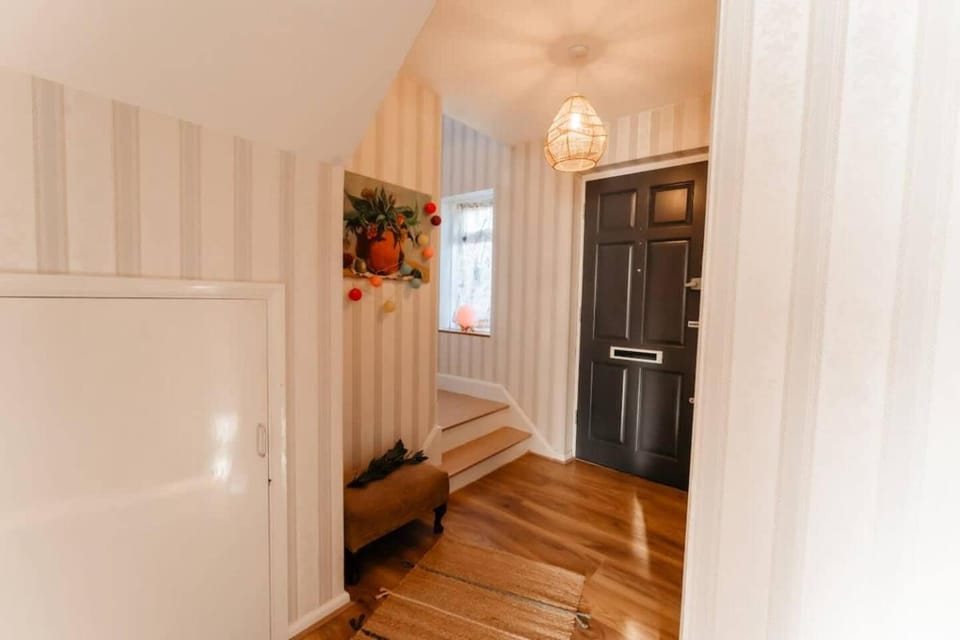 Cozy room near Heathrow Vacation rental in London Borough of Hounslow