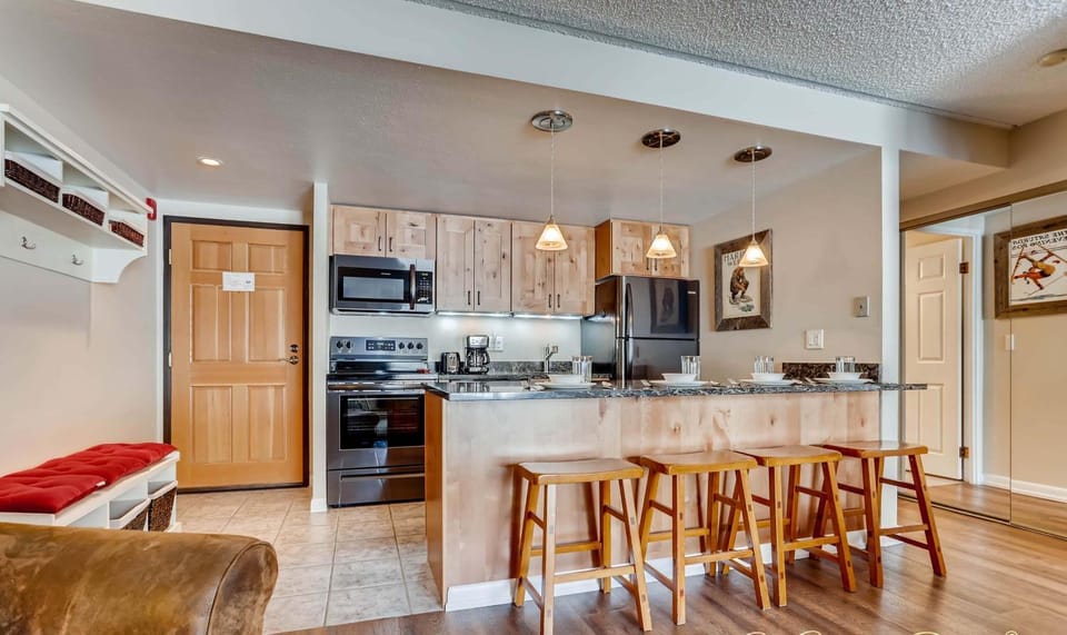 Trails End 105 by Ski Country Resorts Apartment in Breckenridge