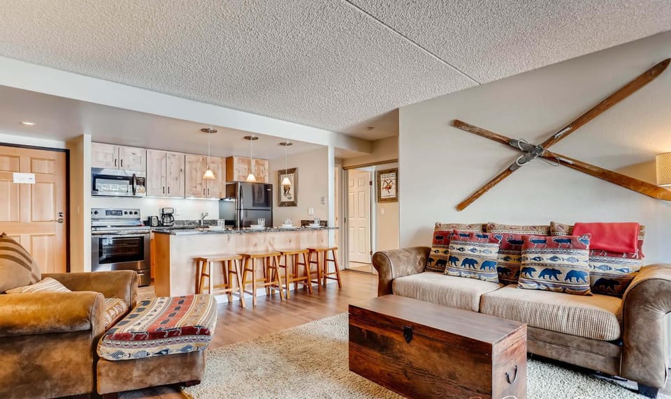 Trails End 105 by Ski Country Resorts Apartment in Breckenridge