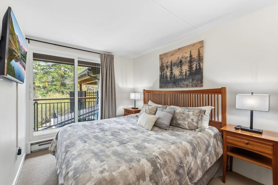 Trails End 102 by Ski Country Resorts Apartment in Breckenridge
