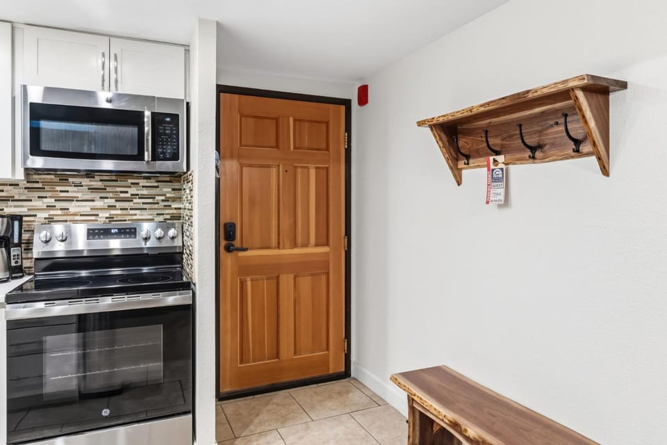 Trails End 102 by Ski Country Resorts Apartment in Breckenridge
