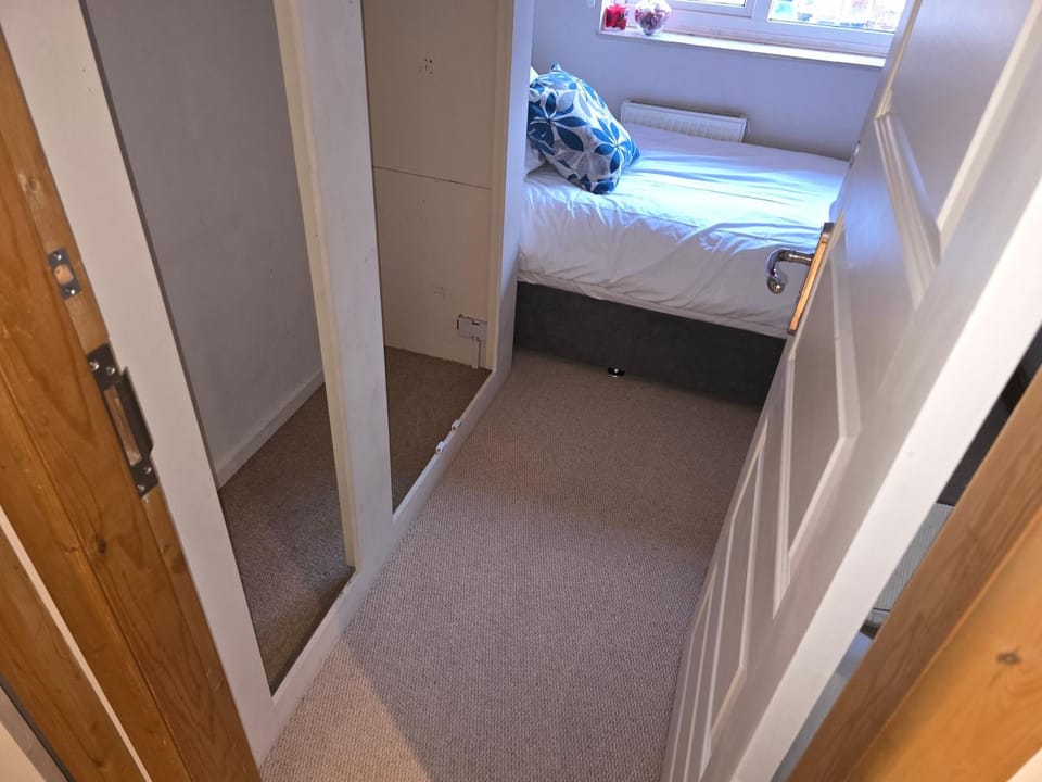 Bed, Photo of the whole room, Bedroom, wardrobe
