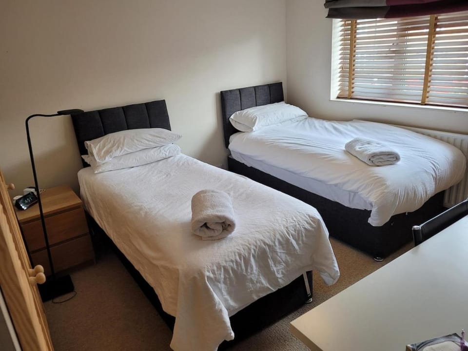 Photo of the whole room, Bedroom, towels