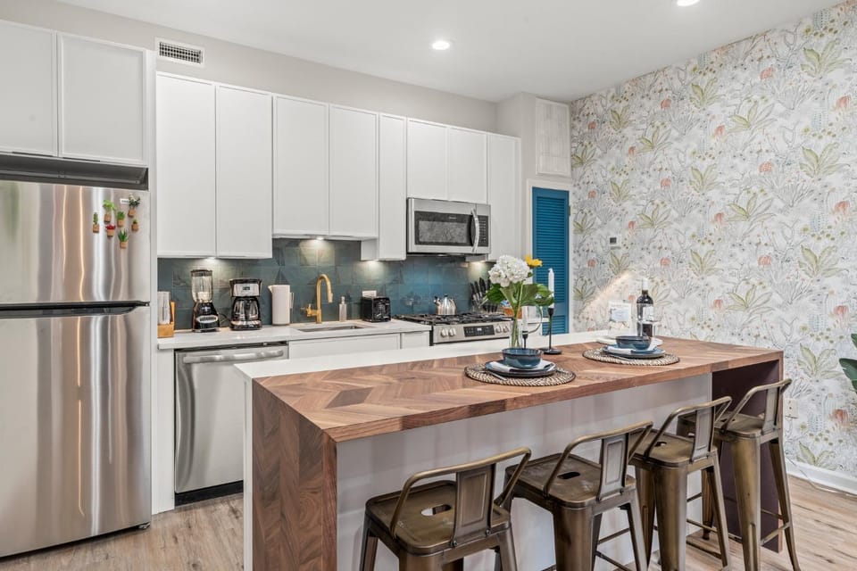 Dining area, kitchen