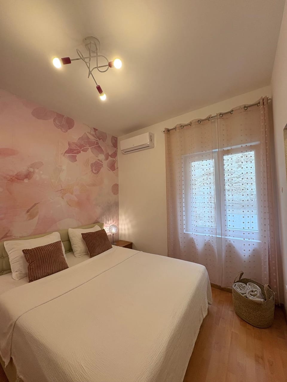 Guest House Štorija, Vis Center, 1 min from Ferry Apartment in Vis