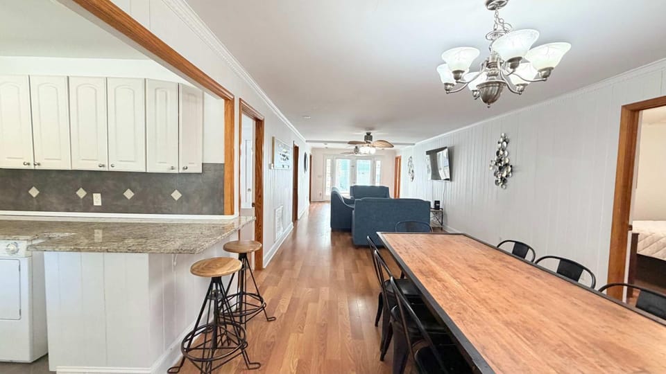 Bright cheerful duplex with a pool A House in North Myrtle Beach