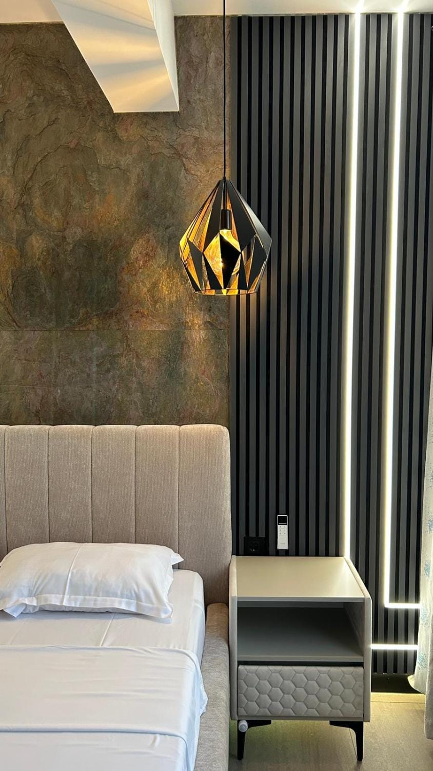 Bed, Photo of the whole room, Seating area, Bedroom