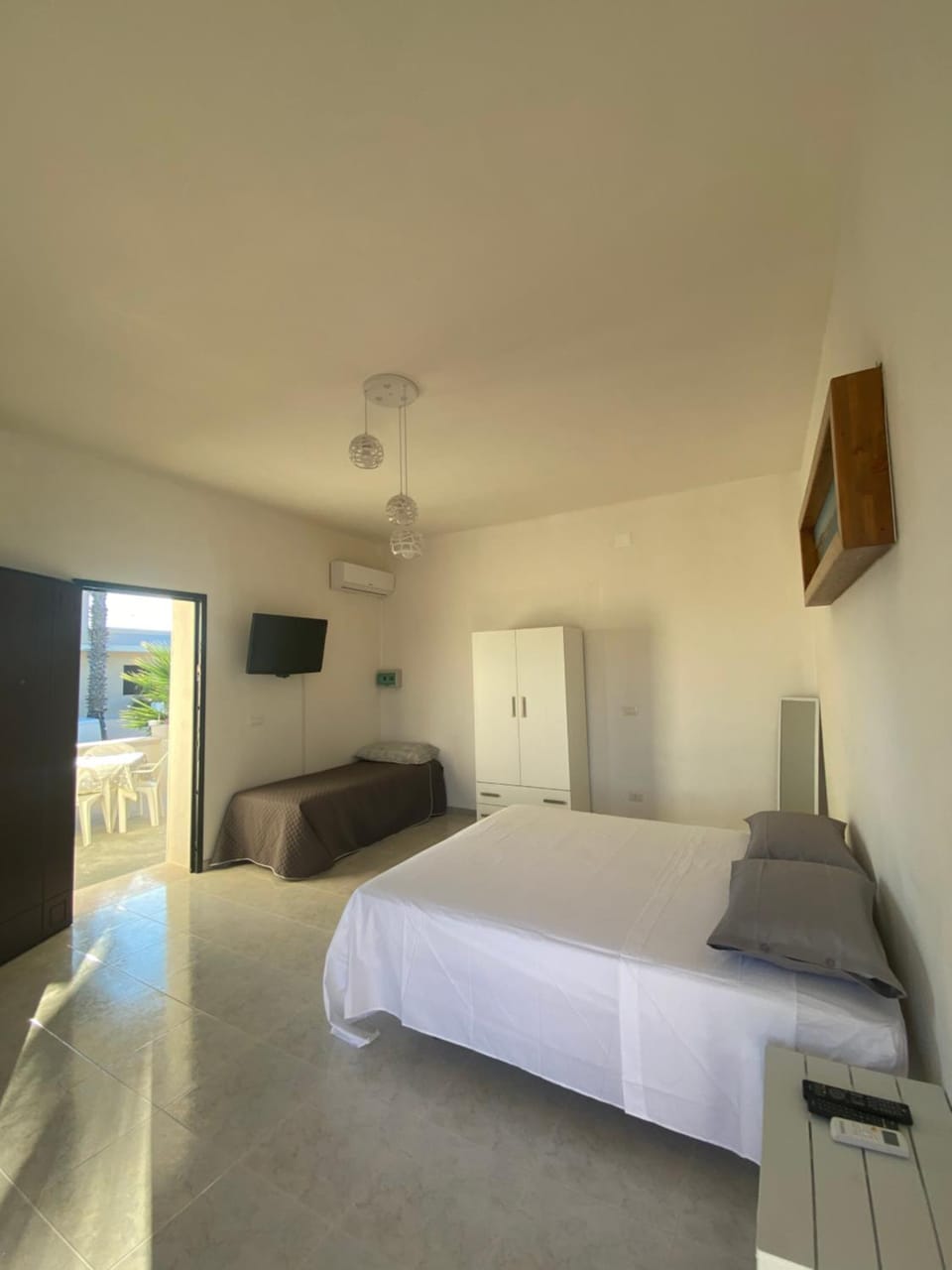 Bed, TV and multimedia, Photo of the whole room, Bedroom, pet friendly, wardrobe, air conditioner