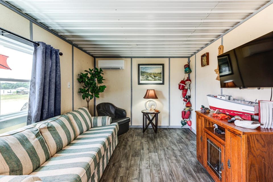 Sunrise Landing: Waterfront Cottage in Avenue! House in Maryland
