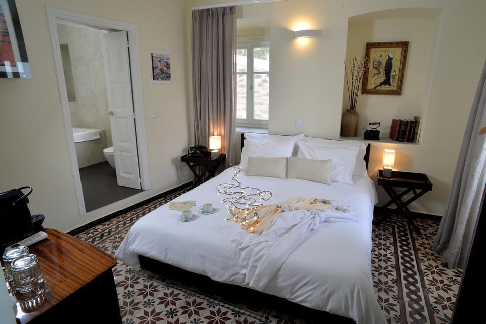 Bathroom, Coffee/tea facilities, Photo of the whole room, Bedroom