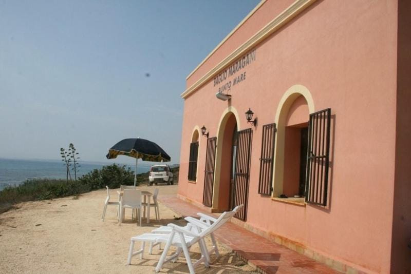 Facade/entrance
