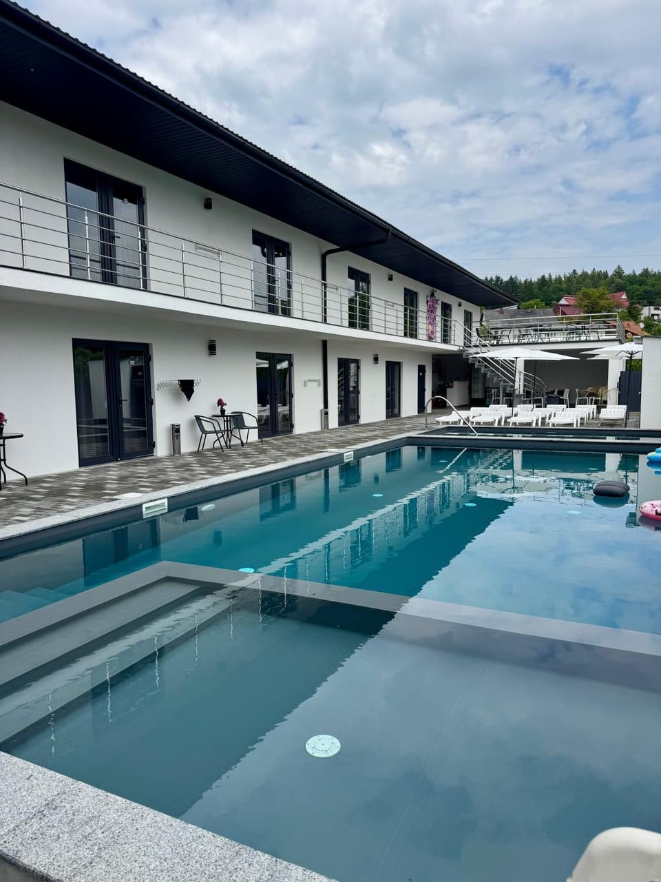 Property building, Swimming pool, sunbed