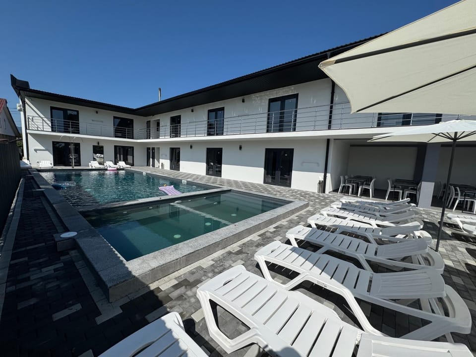 Patio, Day, Pool view, Swimming pool, sunbed