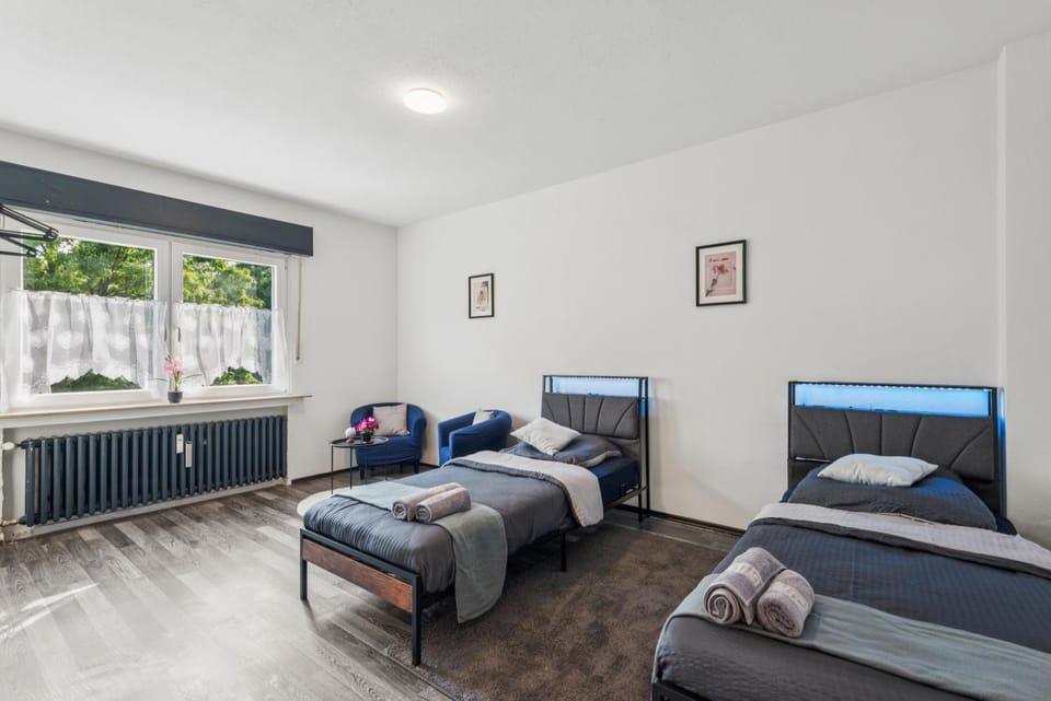 Bed, Seating area, Bedroom, towels