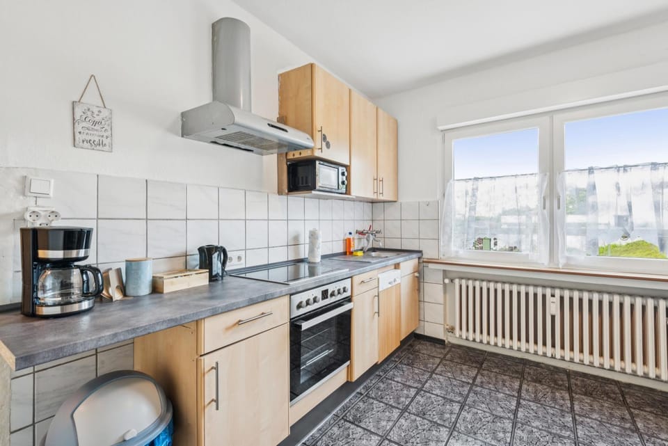 Coffee/tea facilities, Communal kitchen, dishwasher, microwave, oven, stove, kitchen