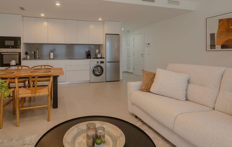 Kitchen or kitchenette, Living room, Seating area, Dining area