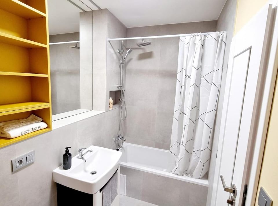 Bathroom, Bath