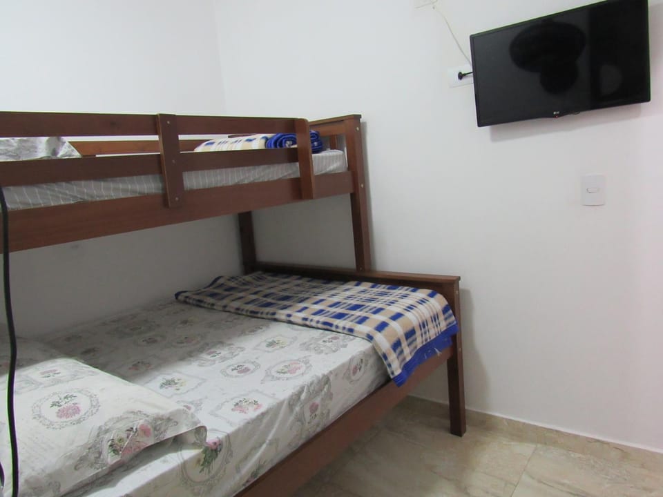Suites e quartos próximo do aeroporto de Guarulhos Bed and Breakfast in Guarulhos