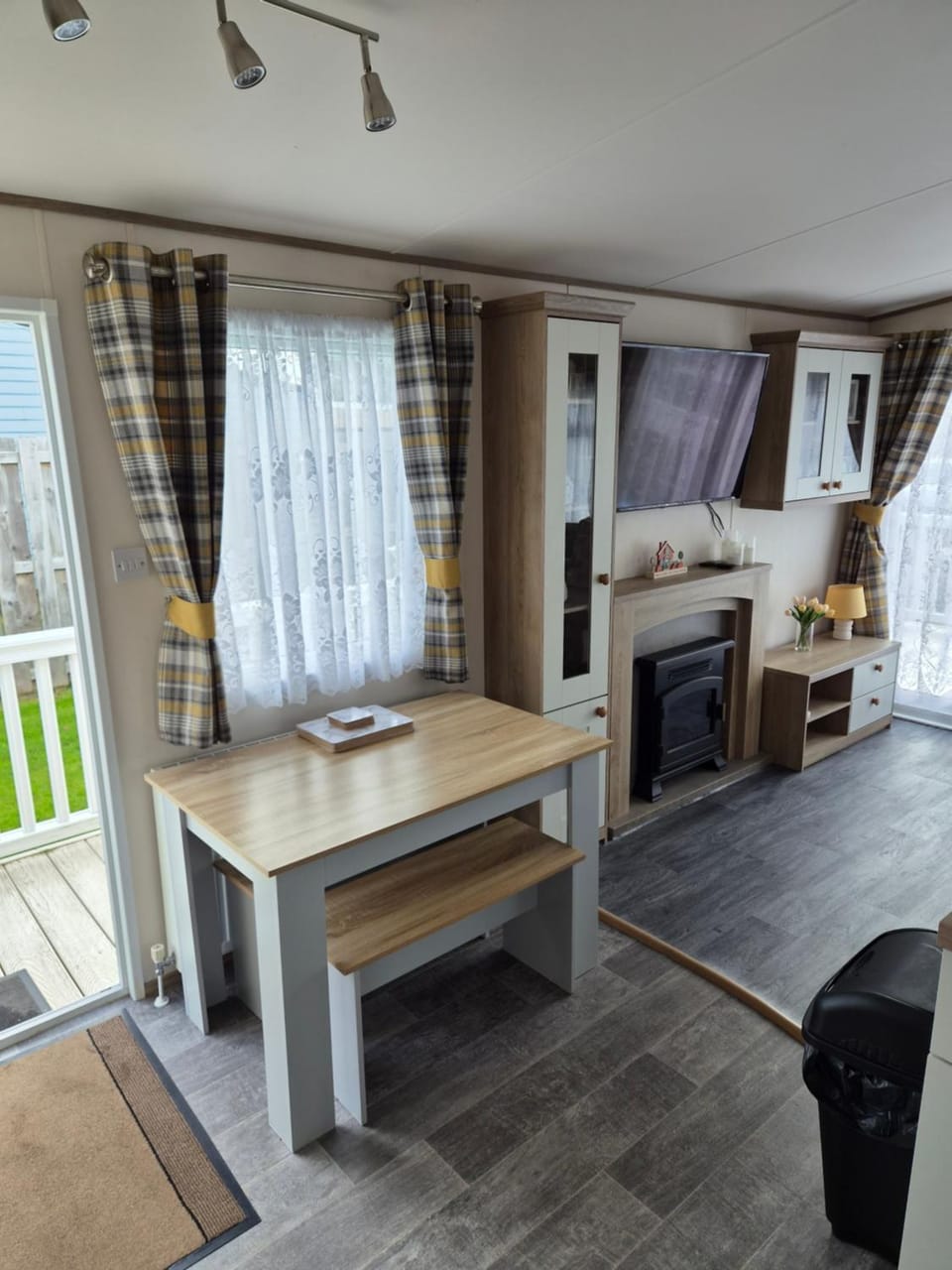 Living room, Dining area, Diving