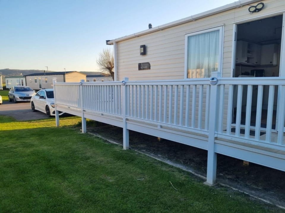 Property building, Spring, Day, Garden, Garden view, Parking