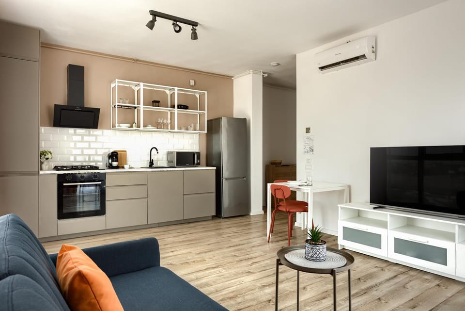 Communal lounge/ TV room, TV and multimedia, Living room