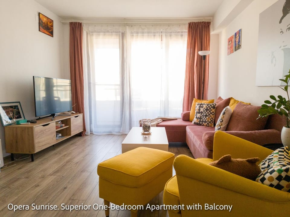 Communal lounge/ TV room, TV and multimedia, Living room, Seating area, Evening entertainment