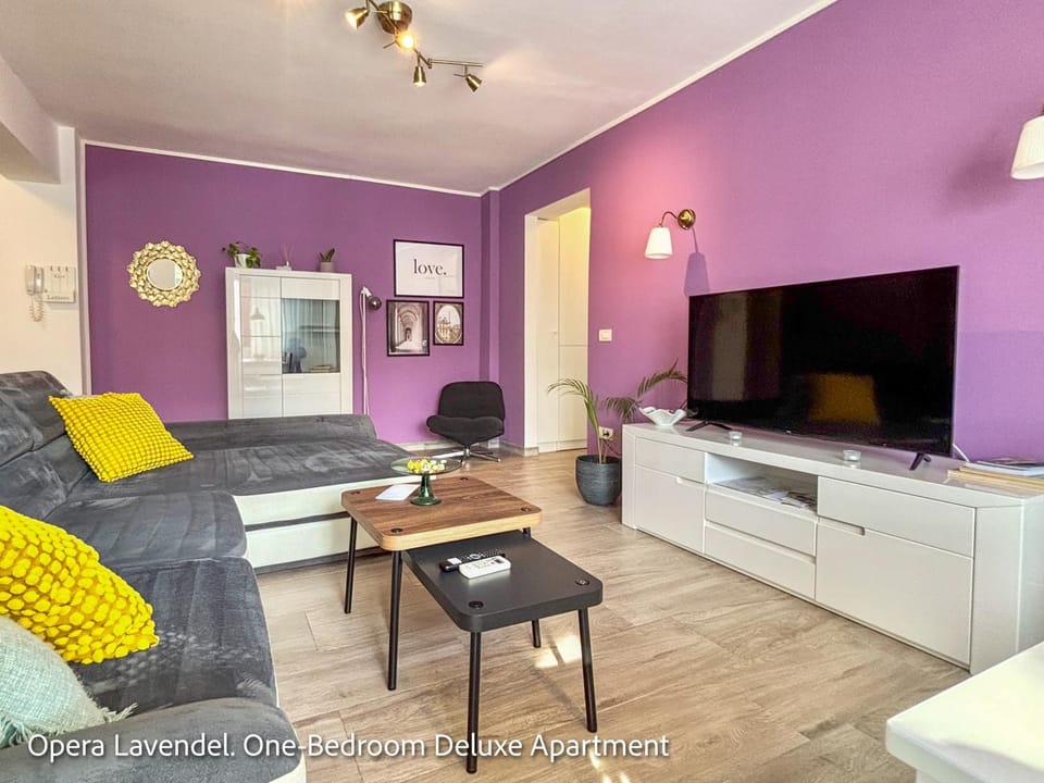 Communal lounge/ TV room, TV and multimedia, Living room, Seating area, Evening entertainment, air conditioner, air conditioner