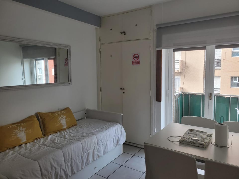 Mardel centrico con balcon a la calle Apartment in Mar del Plata
