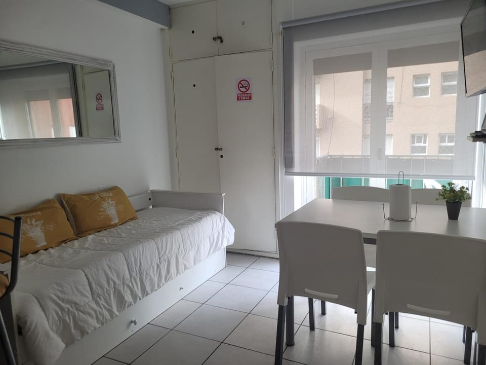 Mardel centrico con balcon a la calle Apartment in Mar del Plata