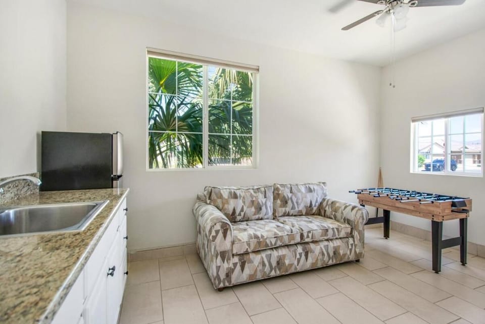 Indios Best Pool BBQ Fire Pit Quiet House in Indio