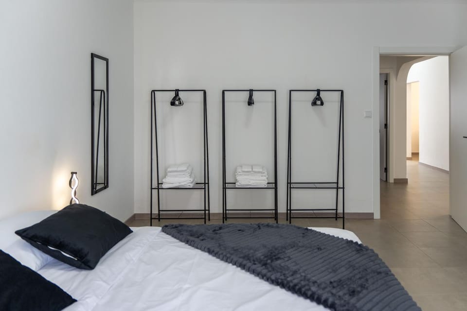 Bed, Bedroom, towels, wardrobe