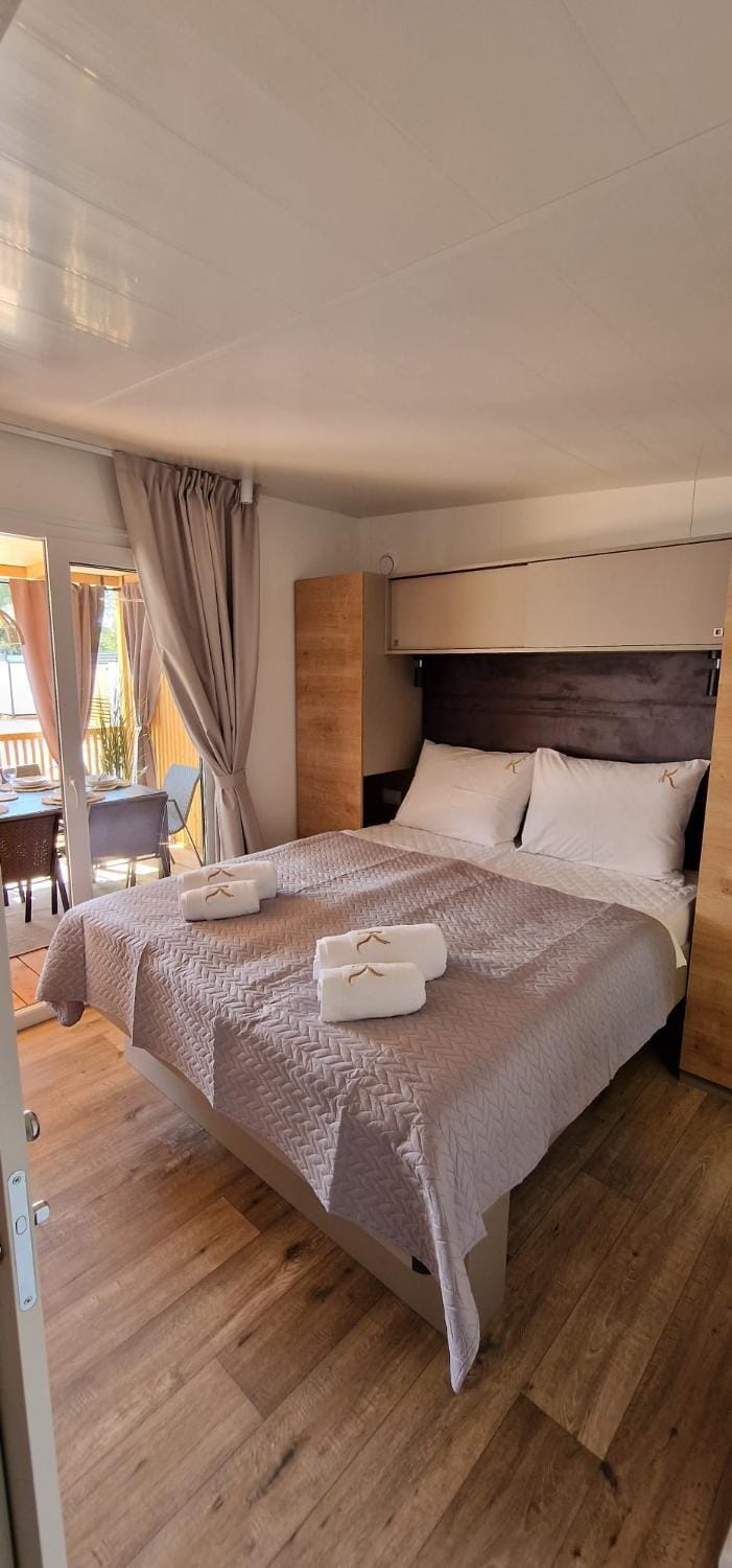 Mobile home K Campground/ 
RV Resort in Biograd na Moru