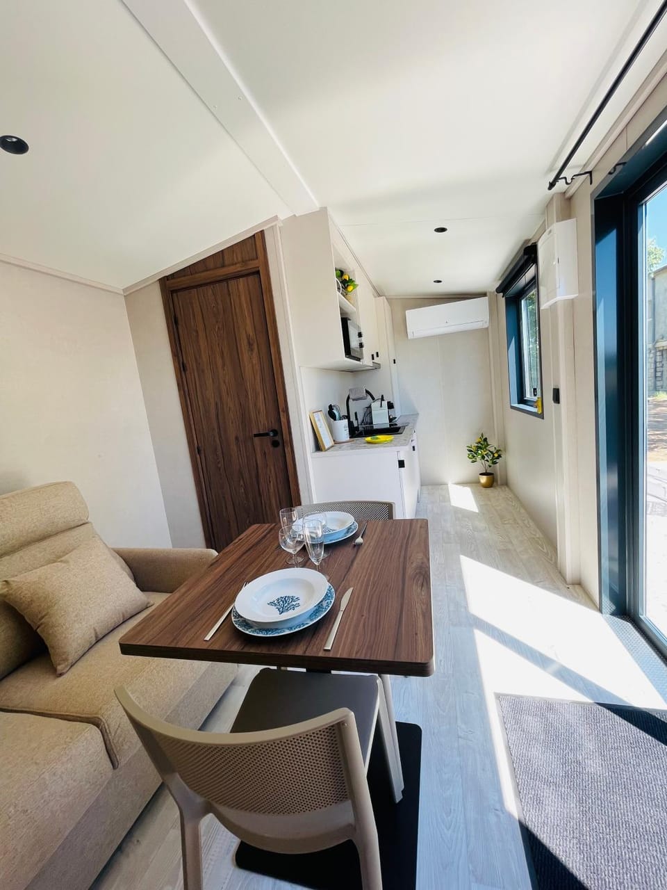 Kitchen or kitchenette, Living room, Dining area