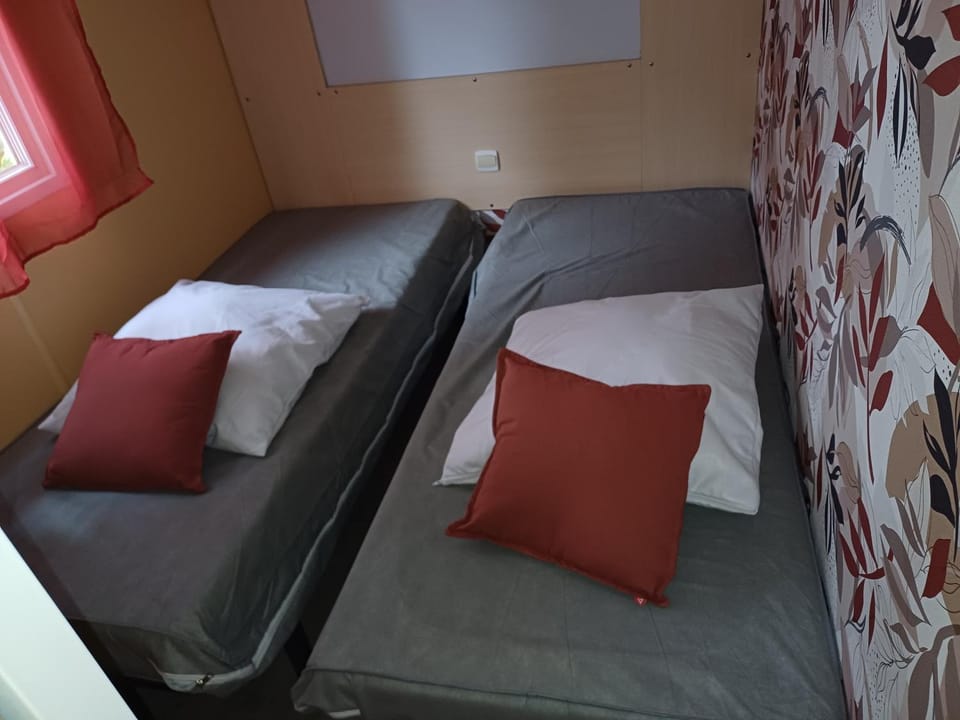 Mobil home paisible Campground/ 
RV Resort in Île-de-France