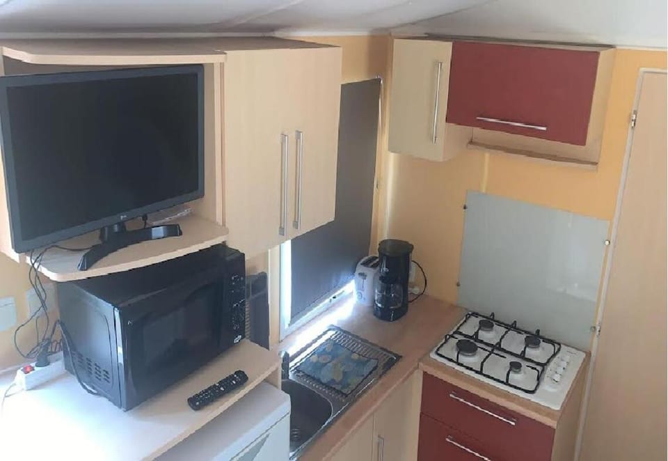 Kitchen or kitchenette, oven, pet friendly, stove, toaster