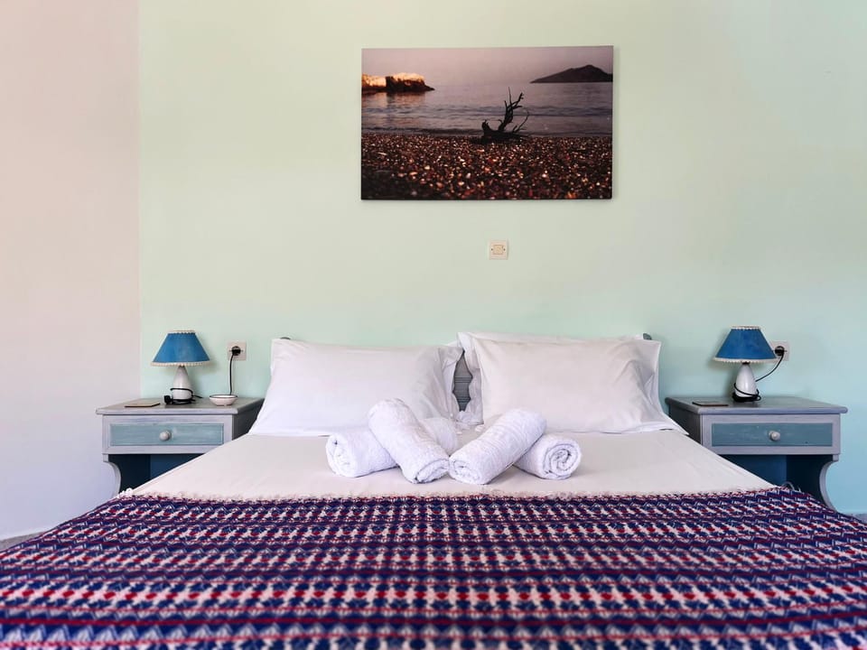 TV and multimedia, Coffee/tea facilities, Balcony/Terrace, Kitchen or kitchenette, Decorative detail, Sea view, Family, wardrobe, air conditioner