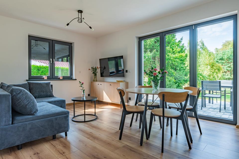 TV and multimedia, View (from property/room), Balcony/Terrace, Living room, Seating area, Dining area, Evening entertainment