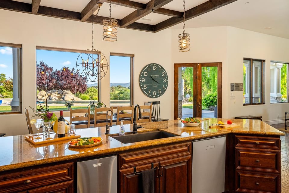 Kitchen or kitchenette, kitchen