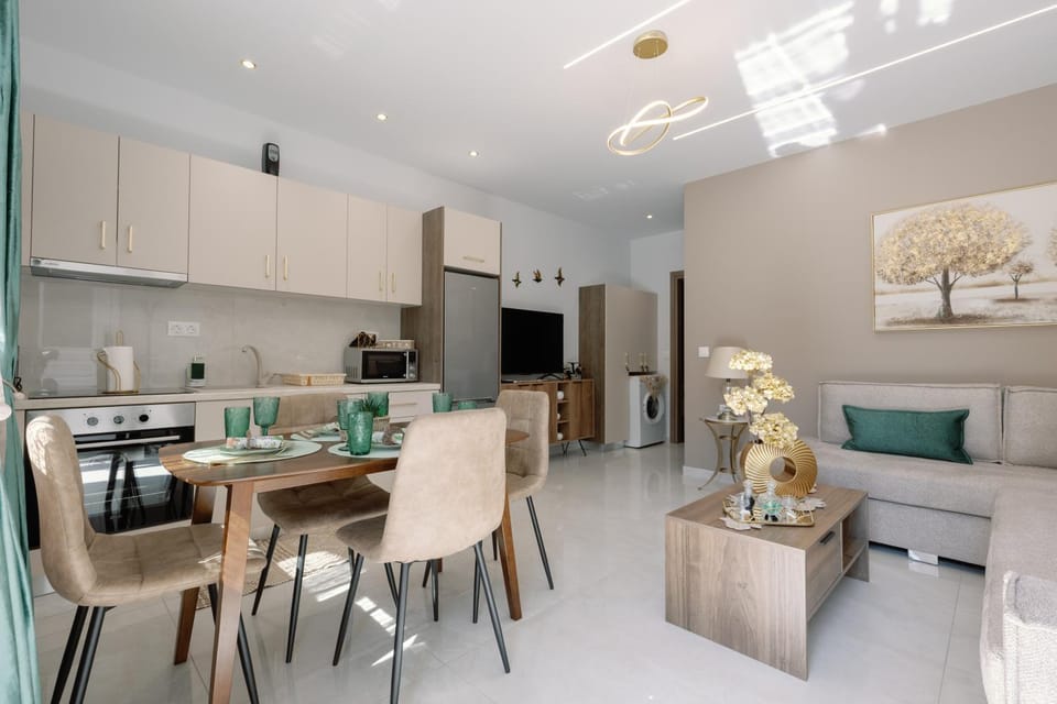 Living room, Dining area, kitchen