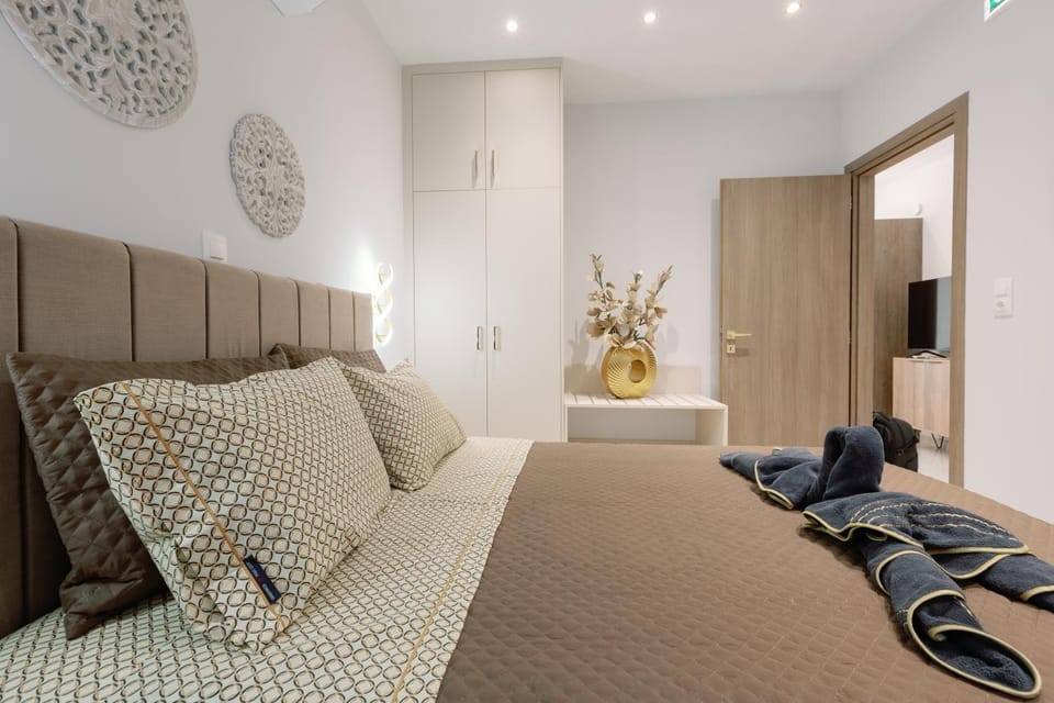 Bed, Bedroom, towels, wardrobe