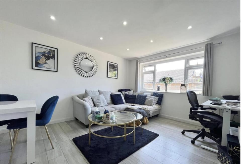 Amazing Abodes House in Aylesbury