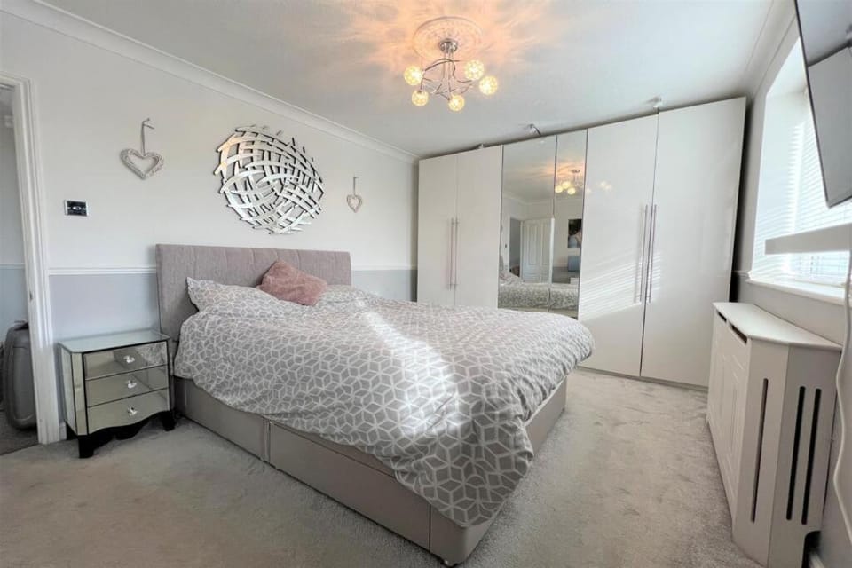 Amazing Abodes House in Aylesbury