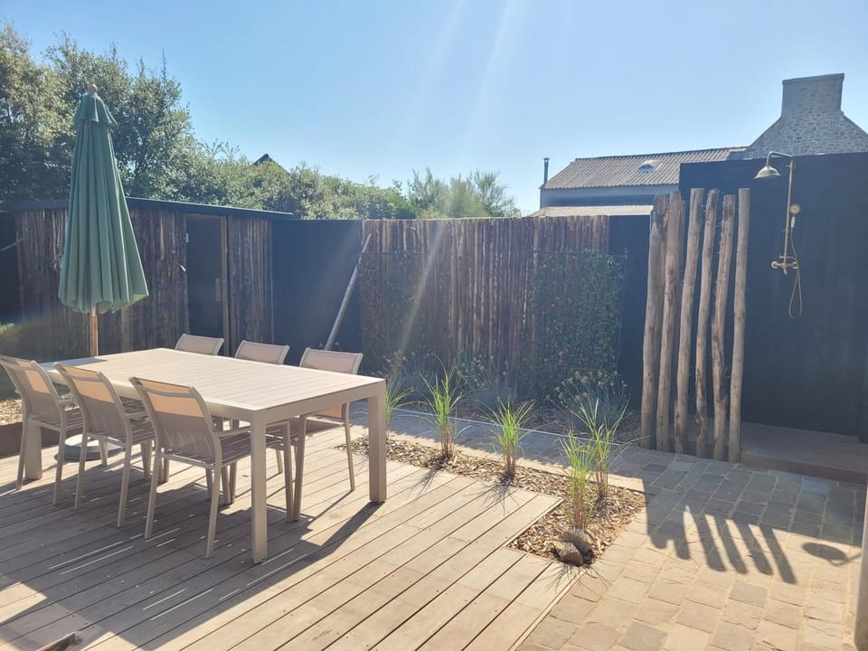 Patio, Day, Garden, Balcony/Terrace, Dining area