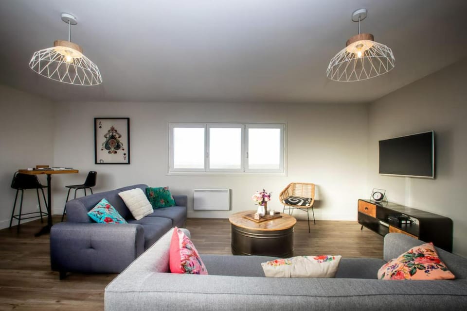 Communal lounge/ TV room, TV and multimedia, Living room, Seating area