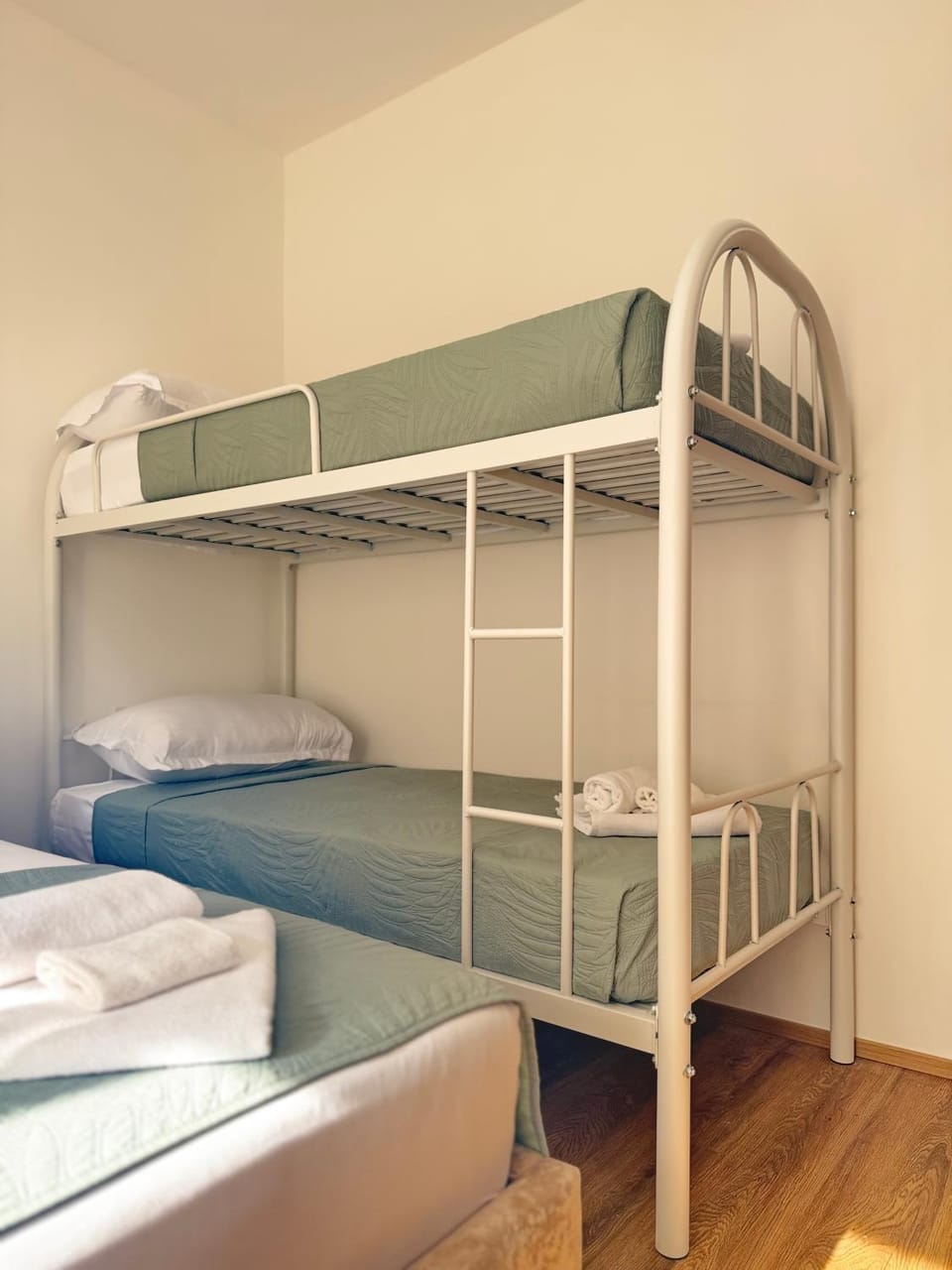 Bedroom, bunk bed
