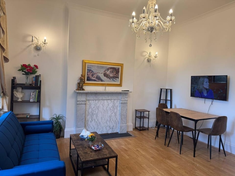 Living room, Decorative detail, Dining area