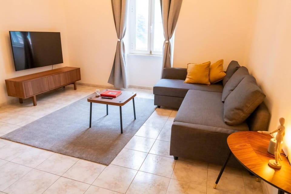 Book & Art Holiday House Apartment in Ostia