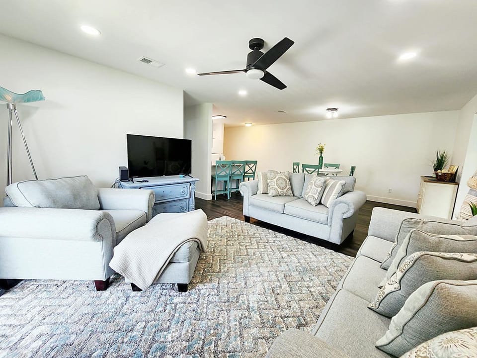 TV and multimedia, Living room, Seating area