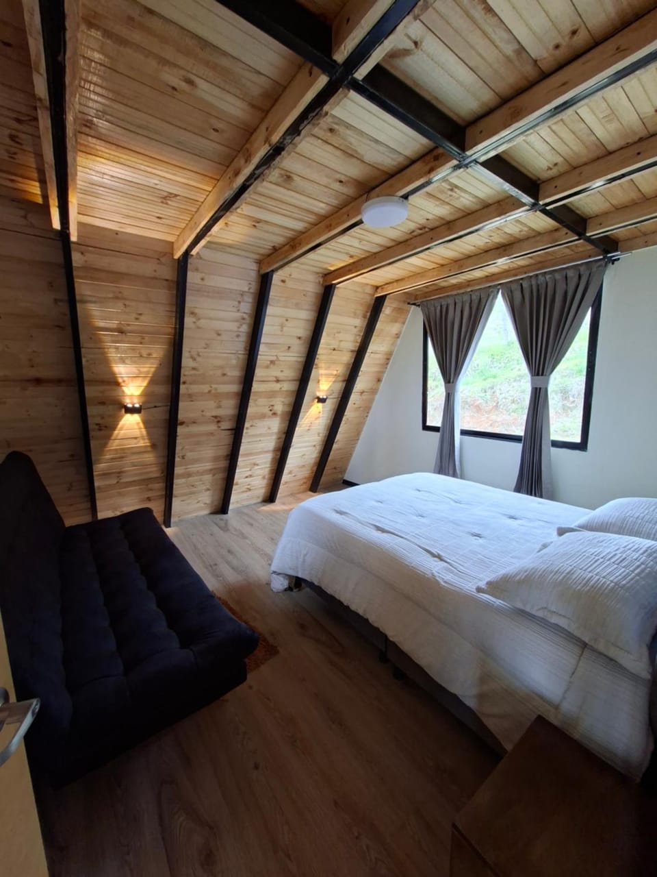 Bed, Photo of the whole room, Bedroom